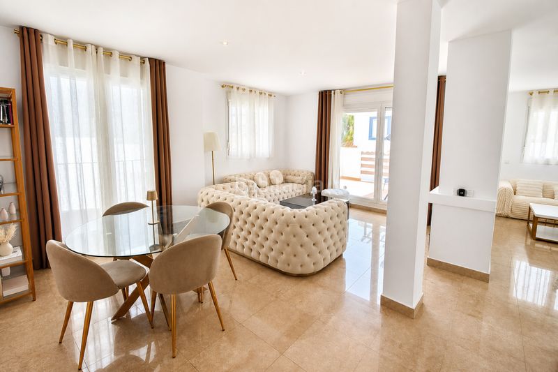 Foto 415e24fc-35c9-4df0-8239-176e1af5c4be. Casa amb aparcament piscina a La Duquesa Manilva