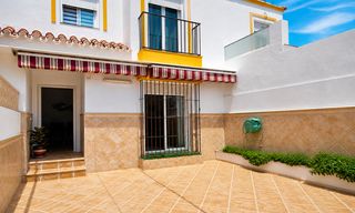 Casa a schiera in Sin nombre ma-4-2 0. Casa adosada reformada con un amplio patio a poco más de 3km de