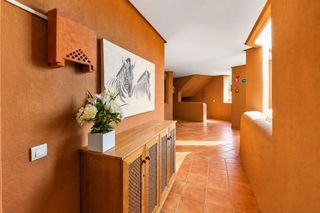 Apartament a Sotoserena. Apartamento de lujo en planta baja con vistas al mar en estepona