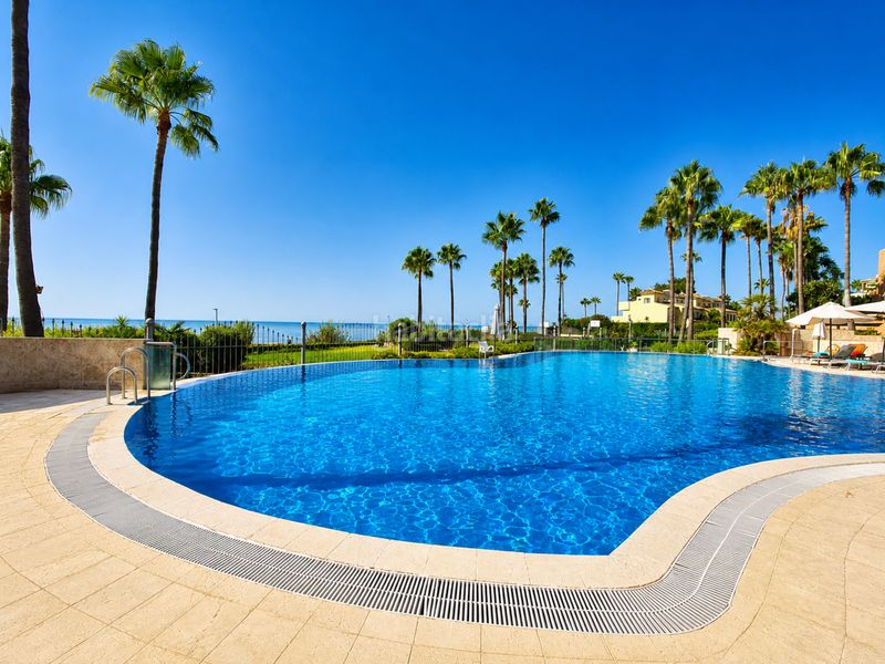 Foto cbb106f3-666b-44bf-8936-0a6692dd7cc0. Apartament amb aparcament piscina a Centro Estepona