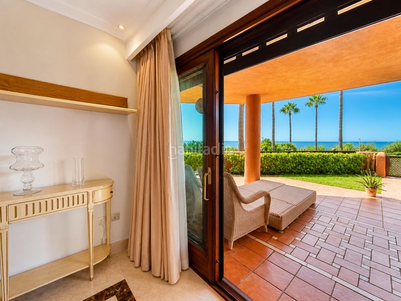 Foto dd9cd520-e5c7-46bb-8d45-b7163198e46a. Apartament amb aparcament piscina a Centro Estepona