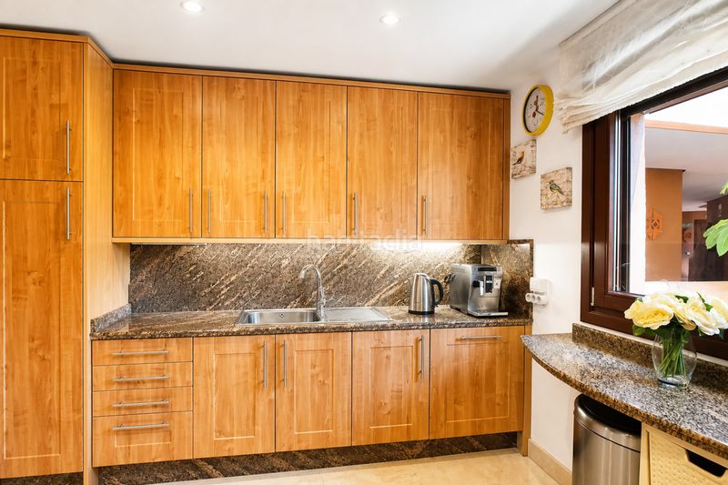 Foto fc58645c-59dd-4fcd-8806-1986118ff759. Apartament amb aparcament piscina a Centro Estepona