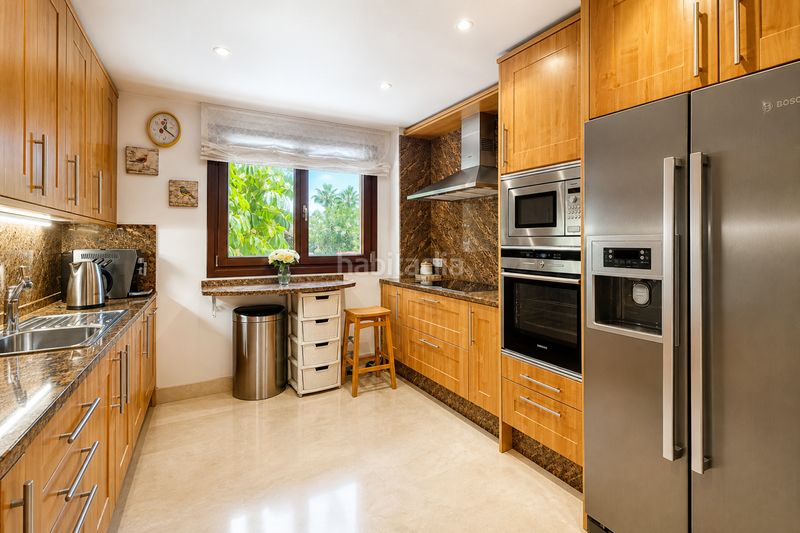 Foto ff4531f5-0ea9-4c00-b6a6-77fe63c6c604. Apartament amb aparcament piscina a Centro Estepona