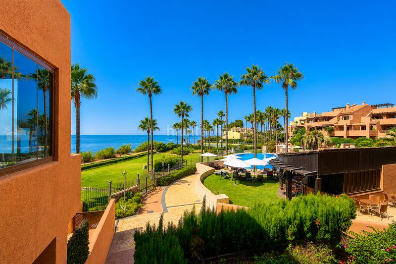 Foto 2d82a02c-bdbe-4eb2-9891-d61088221375. Apartament amb aparcament piscina a Centro Estepona