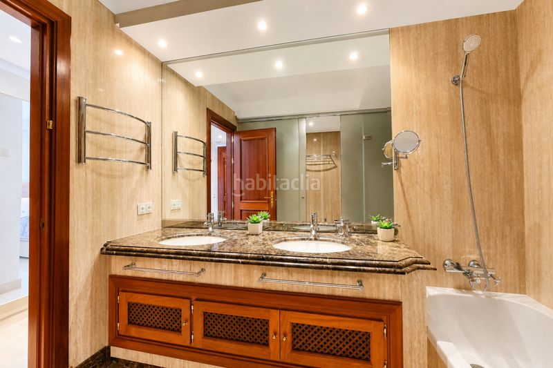 Foto 43d718d9-24c8-4cd3-8452-0fcb2bed1787. Apartament amb aparcament piscina a Centro Estepona