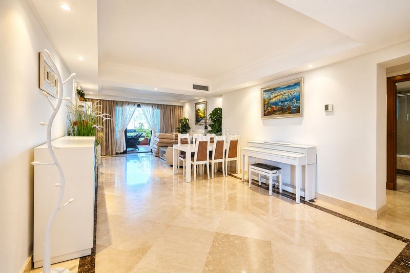 Foto 683bc3a8-cef9-41fd-b28b-ce8859f7488b. Apartament amb aparcament piscina a Centro Estepona