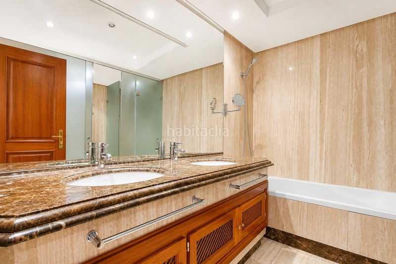 Foto 79f4cf8a-8a16-4e6f-9100-525f8f2d103e. Apartament amb aparcament piscina a Centro Estepona