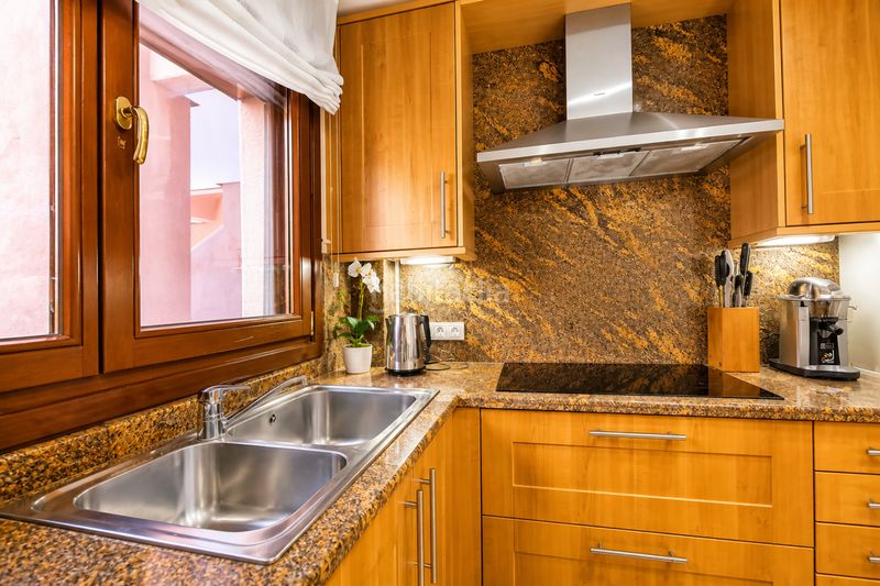 Foto a0fb05f2-d604-4813-80e1-406f8aed2107. Apartament amb aparcament piscina a Centro Estepona