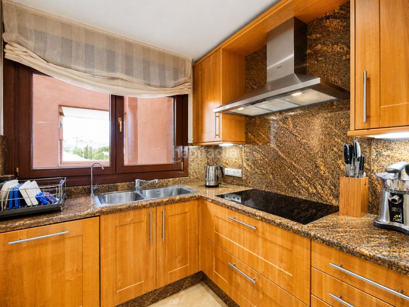 Foto bbdd6079-bd7e-402e-87ac-ee1c856814de. Apartament amb aparcament piscina a Centro Estepona