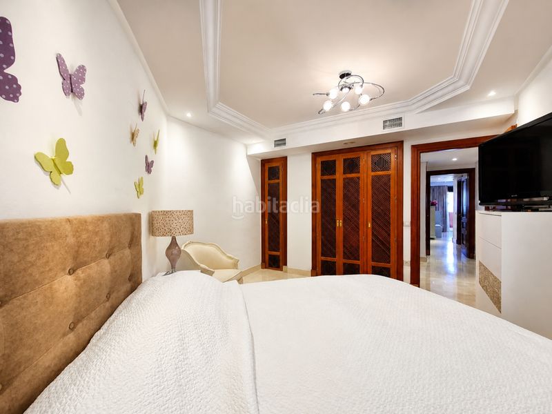 Foto cc9c5de2-aaa5-40cc-8541-d9d2f757b160. Apartament amb aparcament piscina a Centro Estepona