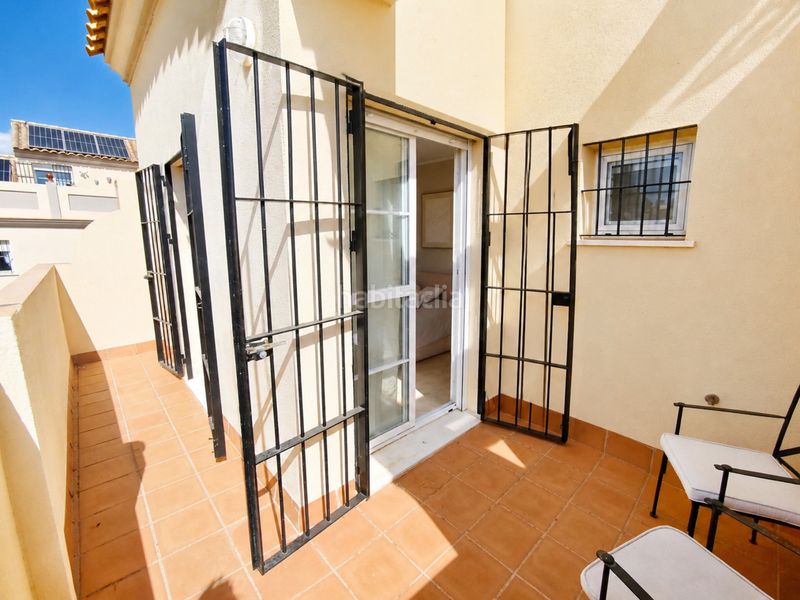 Foto 04283dea-bd0a-4501-9bb8-5130e3864682. Casa aparellada amb aparcament piscina a La Duquesa Manilva