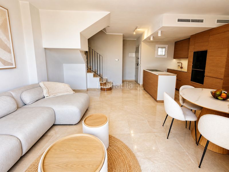 Foto 2fee86e9-3ceb-4d87-9701-7cae7459867f. Casa aparellada amb aparcament piscina a La Duquesa Manilva