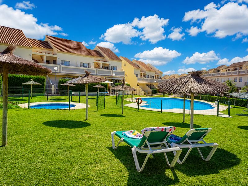 Foto 461f6694-2db3-4b59-a963-8772032b0372. Casa aparellada amb aparcament piscina a La Duquesa Manilva