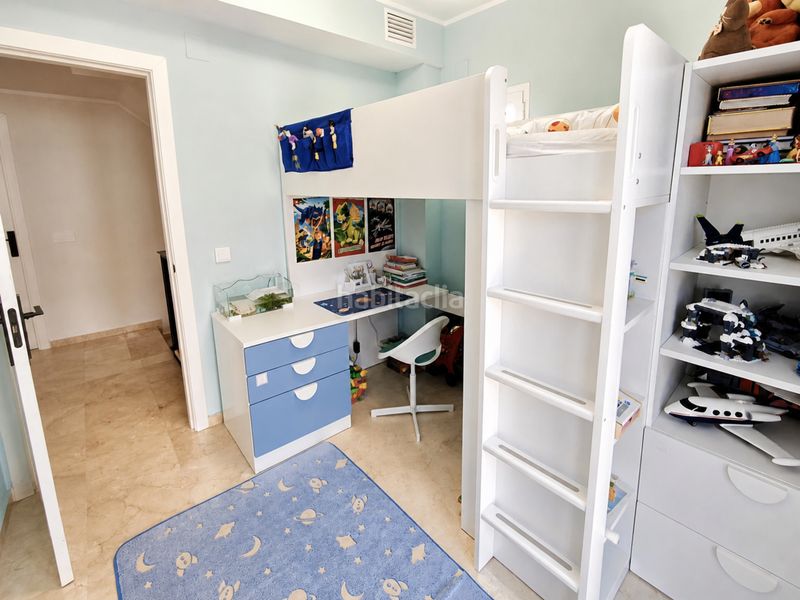 Foto c821e6ae-525d-483f-aed4-e17b4520939d. Casa aparellada amb aparcament piscina a La Duquesa Manilva