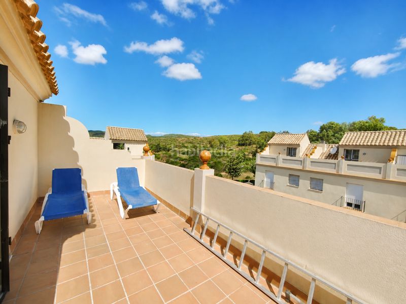 Foto c9fb8874-cc05-4a34-b619-29ec6cfabeae. Casa aparellada amb aparcament piscina a La Duquesa Manilva