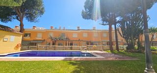 Casa aparellada a San Luis de Sabinillas. Chalet pareado en el centro de sal luís de sabinillas
