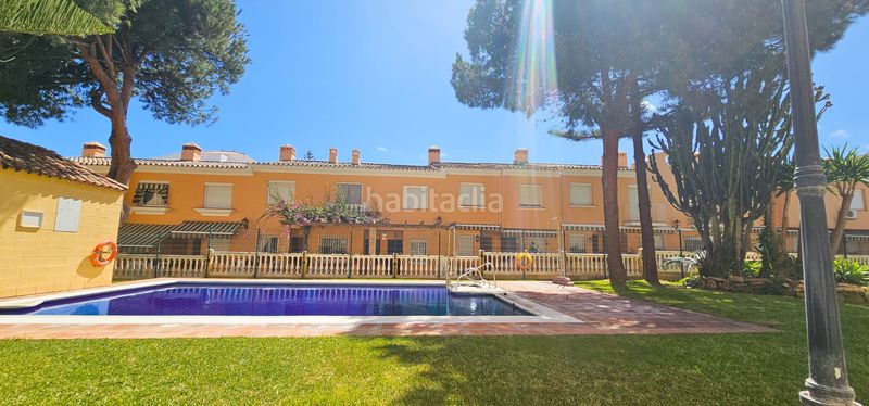 Foto 7f90a8b3-9723-4918-b8c6-e6cd2f769db9. Casa aparellada amb piscina a San Luis de Sabinillas Manilva
