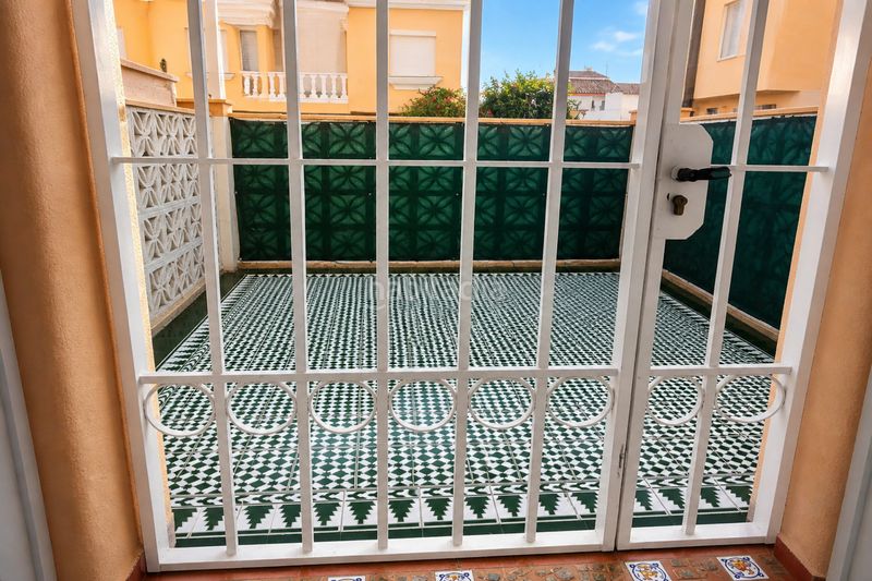 Foto 9886a59e-5b41-45ba-84cf-f6bf55973a6c. Casa aparellada amb piscina a San Luis de Sabinillas Manilva