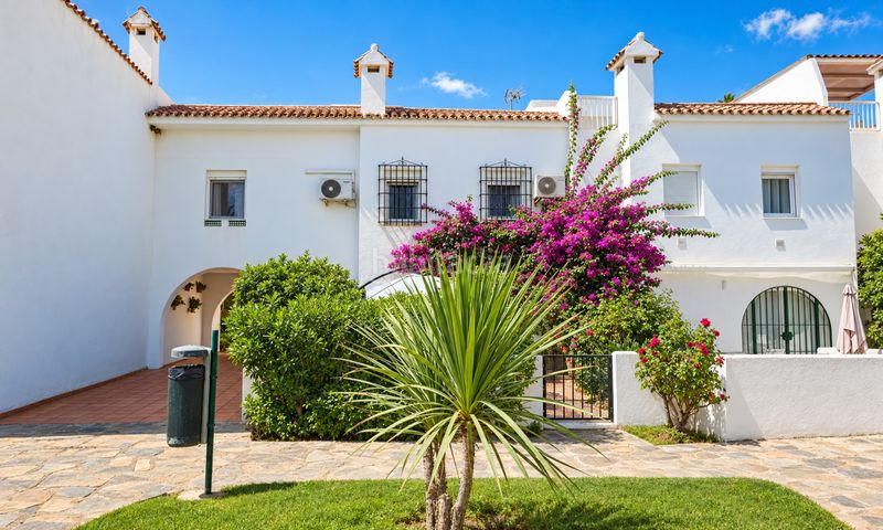 Foto 0ba92aaa-d3ec-42ec-bc32-831e3eb94ddf. Casa adossada amb piscina a bahía de Casares Casares