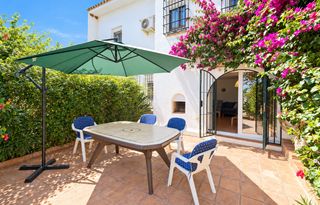 Reihenhaus in Bahía de Casares. Casa adosada en primera línea de playa en marina de casares