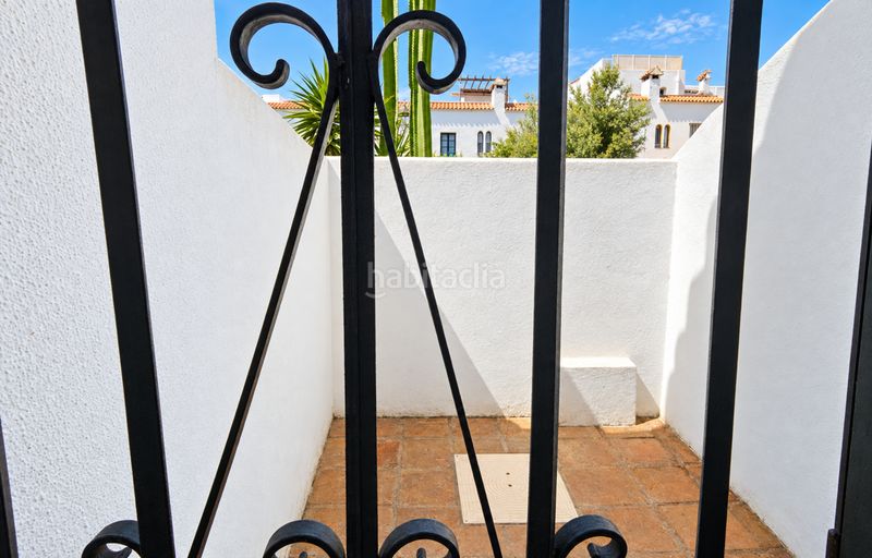 Foto 151669cd-d9a4-4c6d-9b19-08c9e62da917. Casa adossada amb piscina a bahía de Casares Casares