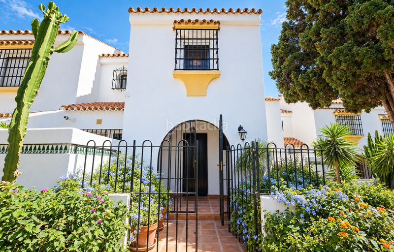 Foto 2bd8e1d0-e84a-4d93-a76e-e160f8eb2637. Casa adossada amb piscina a bahía de Casares Casares