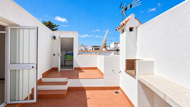 Foto 53d47a96-1541-47c0-8416-c627dbb55c56. Casa adossada amb piscina a bahía de Casares Casares