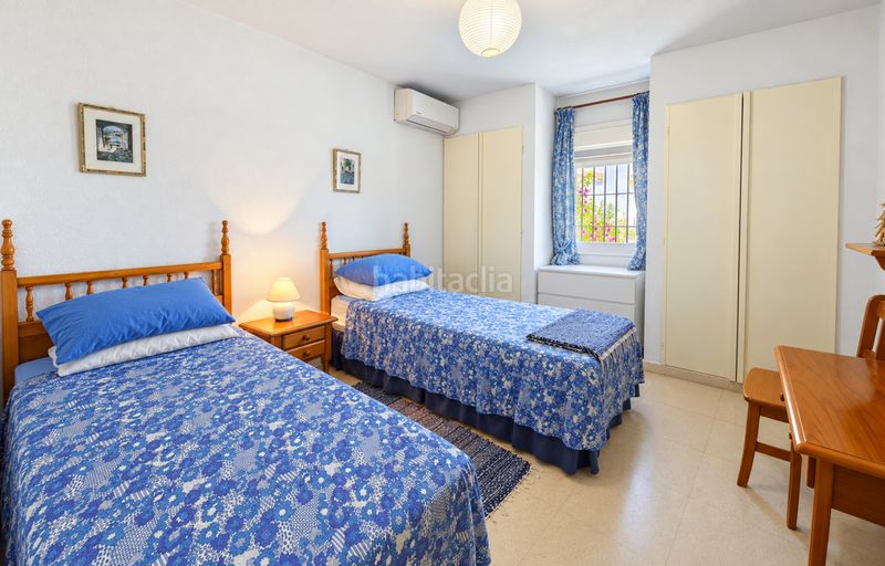 Foto a0d4fd2b-5680-4488-be51-22175c171323. Casa adossada amb piscina a bahía de Casares Casares
