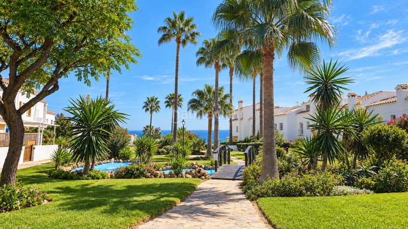 Foto e9b10200-52cb-4b1c-b945-969eca578c67. Casa adossada amb piscina a bahía de Casares Casares