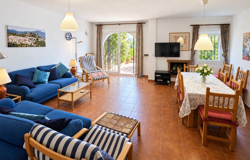 Foto f5bdefad-2d85-489c-a421-38b5d4be8493. Casa adossada amb piscina a bahía de Casares Casares