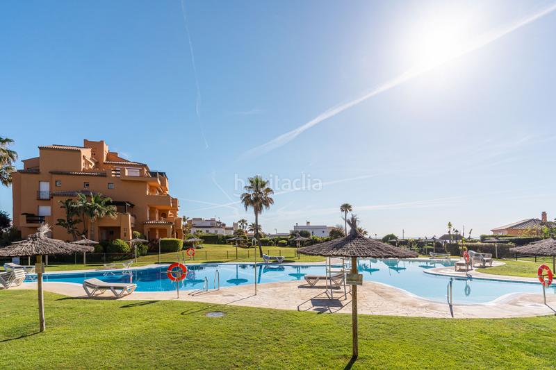 Foto 7a14ae9f-2ee1-4440-a8ad-d259f7b06c66. Rez-de-chaussée avec parking piscine dans La Duquesa Manilva