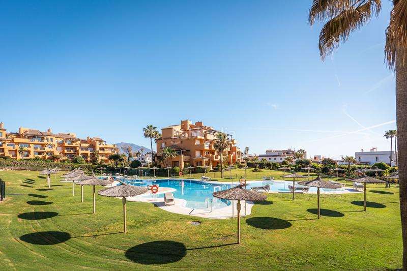 Foto aca1d850-3718-47a2-b465-38b4a4dd1482. Rez-de-chaussée avec parking piscine dans La Duquesa Manilva