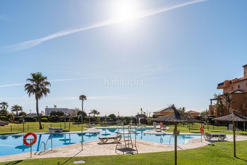 Foto ad1dffef-f687-4d1f-b89b-1b68f7f8ff33. Rez-de-chaussée avec parking piscine dans La Duquesa Manilva