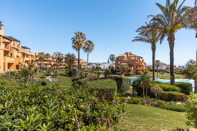 Foto c5da2bee-31f6-42e7-8e29-f7a63e761080. Rez-de-chaussée avec parking piscine dans La Duquesa Manilva