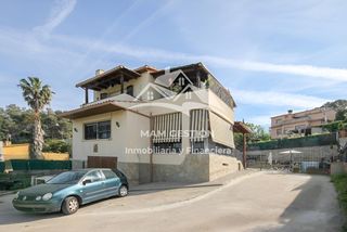 Chalet en Piera. Maravillosa casa con piscina!!!