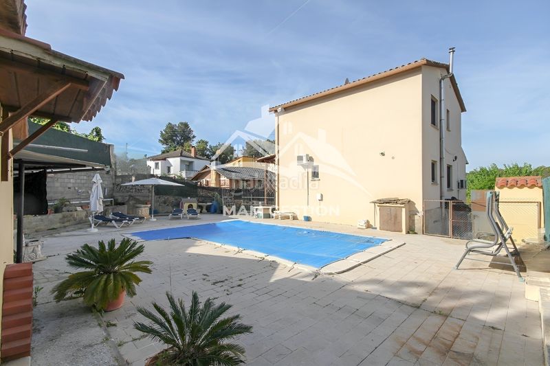 Foto 3182a678-2253-4789-b108-f181881a9a1c. Xalet amb xemeneia calefacció piscina a Piera