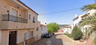 Casa en Alcadozo. Se vende imnueble alquilado