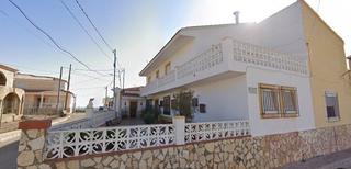 Casa en Alcadozo. Se vende imnueble alquilado