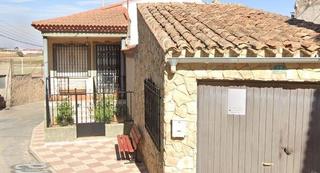 Casa en Alborea. Se vende imnueble alquilado