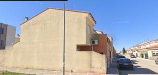 Maison jumelée à Casas - Ibáñez. Se vende imnueble alquilado