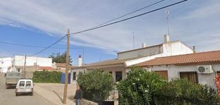 Semi detached house in Viveros. Se vende imnueble alquilado