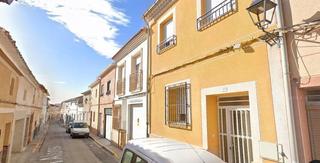 Maison jumelée à Tobarra. Se vende imnueble alquilado