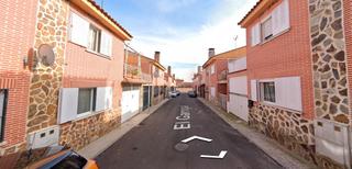 Casa adossada a Santa Olalla