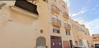 Flat in Roquetas pueblo. Se vende inmueble alquilado