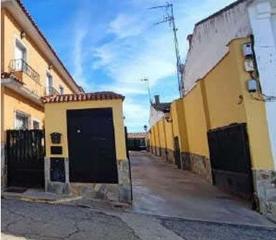 Casa adossada a Puebla de Sancho Pérez. Inmueble alquilado