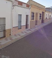 Casa adosada en Arroyo de San Serván. Inmueble alquilado