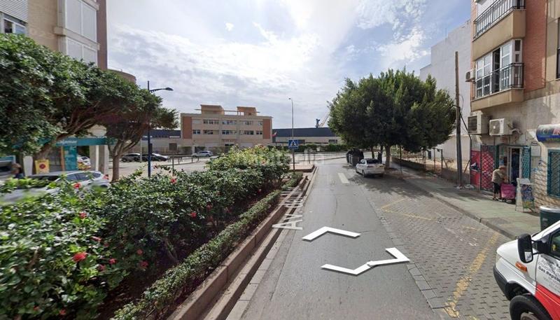 Foto db362c7b-8ed2-4ef3-be72-567a8b780755. Piso en La Chanca - Pescadería Almería