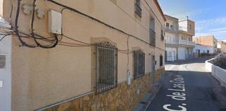Casa adossada a Fiñana. Venta de inmueble alquilado