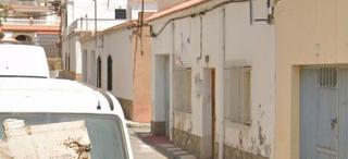 Casa adossada a Adra. Venta de inmueble alquilado