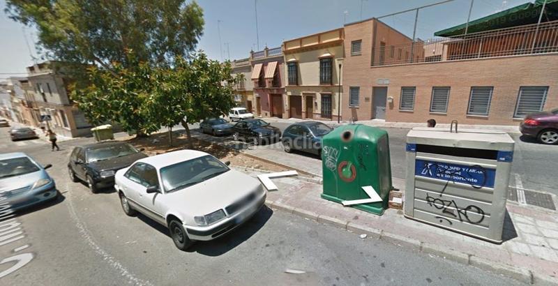 Foto f2b95acd-5e87-4838-a4d1-604834f6c4a7. Casa adossada a La Paz Alcalá de Guadaira